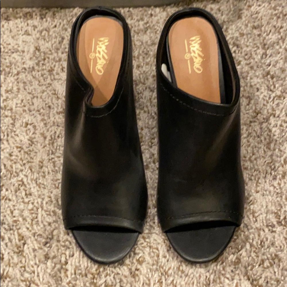 Black peep toe heels